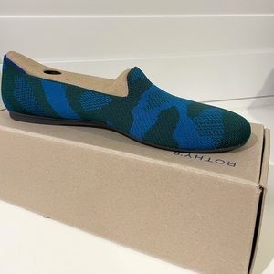 Rothy’s Teal Camo loafer. Size 10